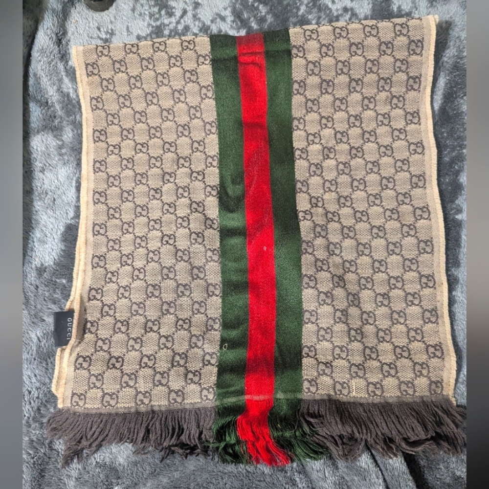 Gucci scarf "authentic"